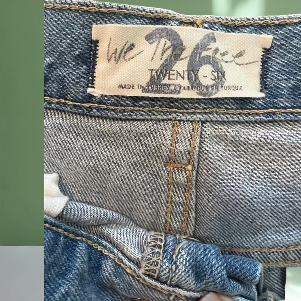 FREE PEOPLE Maggie Destructed Mid Rise Raw Hem Jean Shorts/Sz. 26 NWT